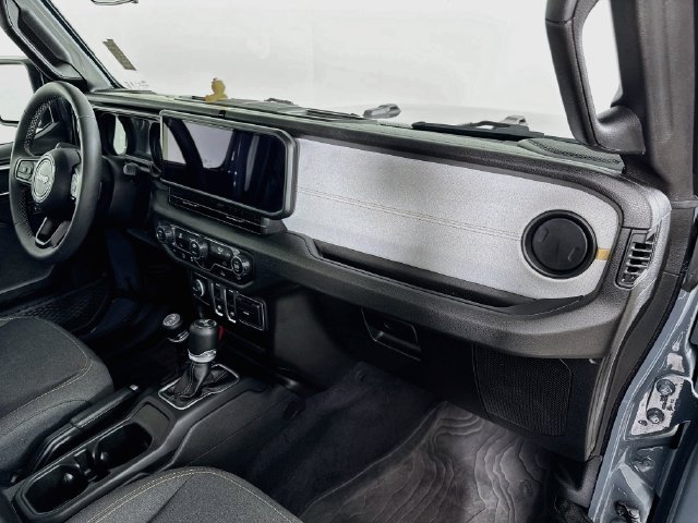 Used 2025 Jeep Wrangler Sport AWD/4WD image 31