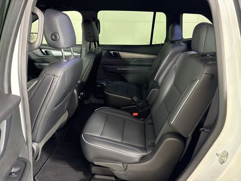 Used 2025 Buick Enclave Preferred image 40