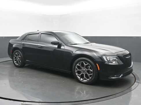 Used 2017 Chrysler 300 S w/ 300S Premium Group AWD/4WD image 7