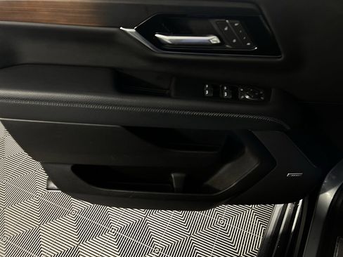 Used 2025 GMC Yukon Denali image 26