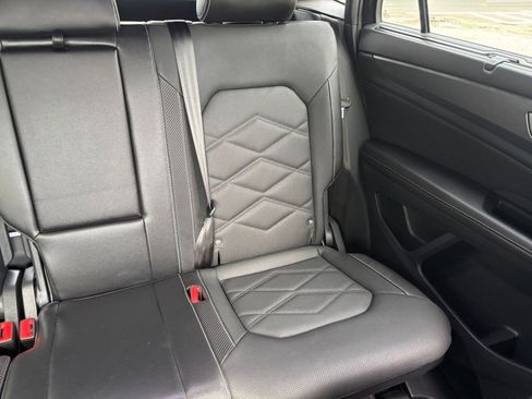 Used 2025 Volkswagen Atlas Cross Sport SE image 33