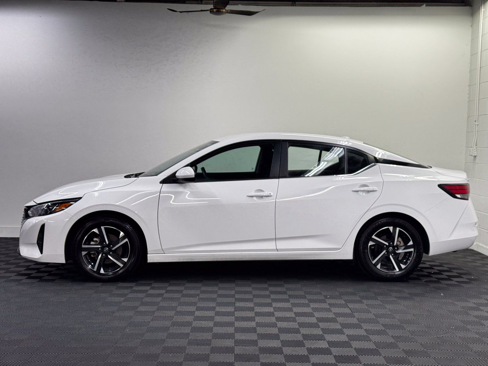 Certified 2024 Nissan Sentra SV FWD image 4