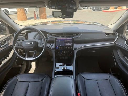 Used 2022 Jeep Grand Cherokee Limited w/ Luxury Tech Group II AWD/4WD image 11