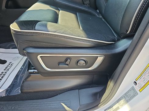 Used 2025 RAM 1500 Laramie AWD/4WD image 28