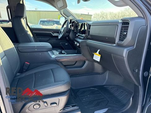 New 2026 GMC Sierra 2500 SLT w/ SLT Premium Package AWD/4WD image 11