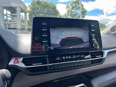 Used 2024 Toyota Sienna XLE w/ XLE Plus Package FWD image 28