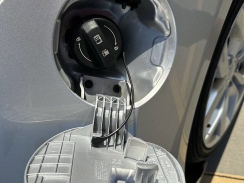 Used 2013 Hyundai Veloster w/ Style Pkg image 30