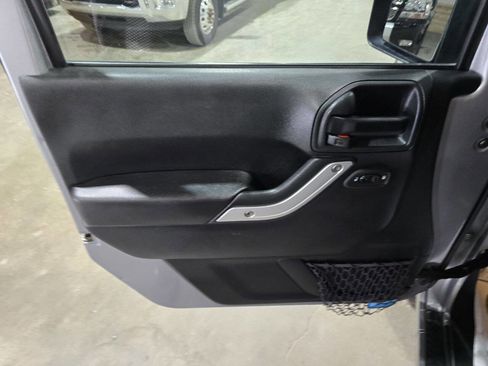 Used 2017 Jeep Wrangler Unlimited Sahara w/ Connectivity Group image 22