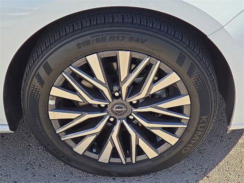 Used 2025 Nissan Altima 2.5 SV image 8