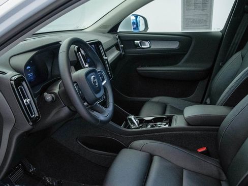 Certified 2025 Volvo XC40 B5 Plus w/ Climate Package image 17