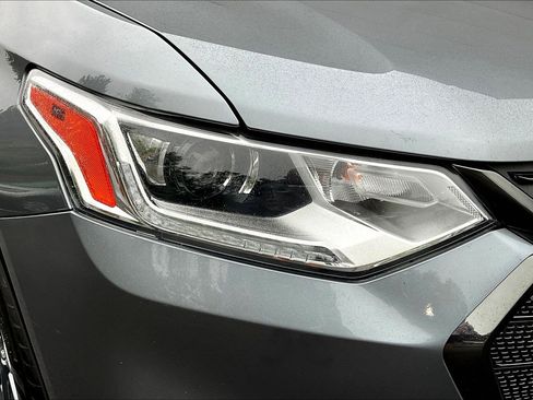 Used 2021 Chevrolet Traverse RS w/ LPO, Floor Liner Package FWD image 33