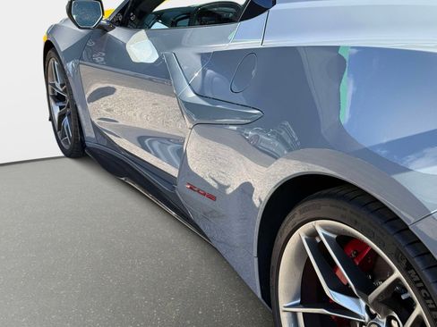 Used 2025 Chevrolet Corvette Z06 image 14