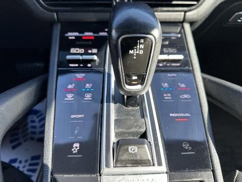 Used 2020 Porsche Cayenne image 28