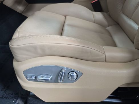 Certified 2025 Porsche Macan AWD/4WD image 23