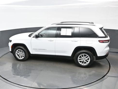 Used 2025 Jeep Grand Cherokee Laredo X w/ Luxury Tech Group I image 35