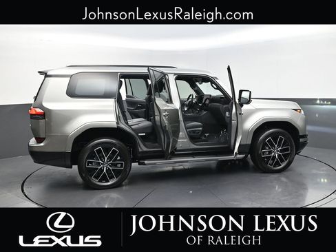 Used 2024 Lexus GX 550 w/ Cold Area Package AWD/4WD image 25