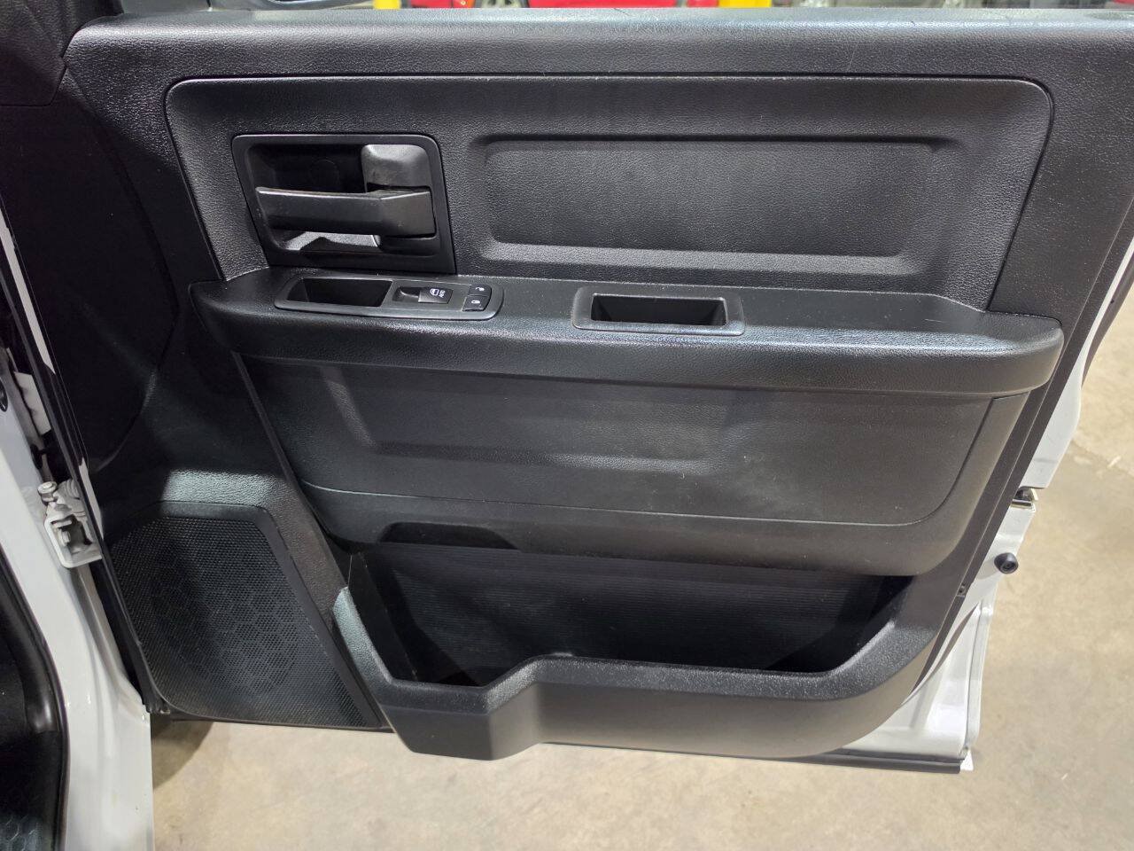 Used 2018 RAM 1500 Express AWD/4WD image 38