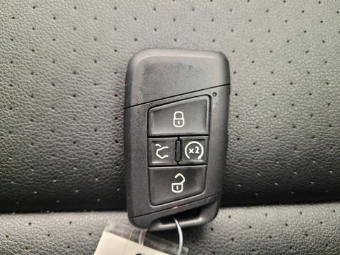 Used 2020 Volkswagen Atlas Cross Sport SEL image 32