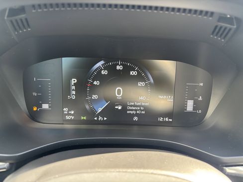 Used 2018 Volvo XC60 T5 Momentum w/ Protection Package Premier image 11