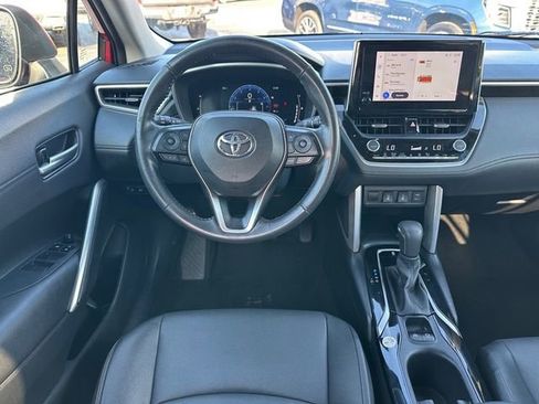 Used 2023 Toyota Corolla Cross XLE image 19