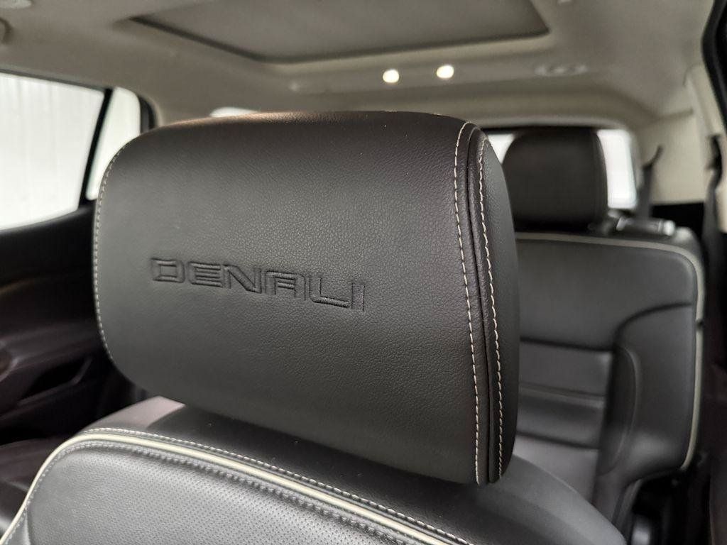 Used 2023 GMC Acadia Denali w/ Denali Ultimate Package AWD/4WD image 12