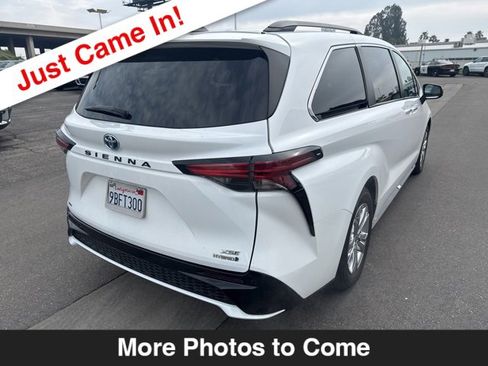 Used 2022 Toyota Sienna XSE image 6