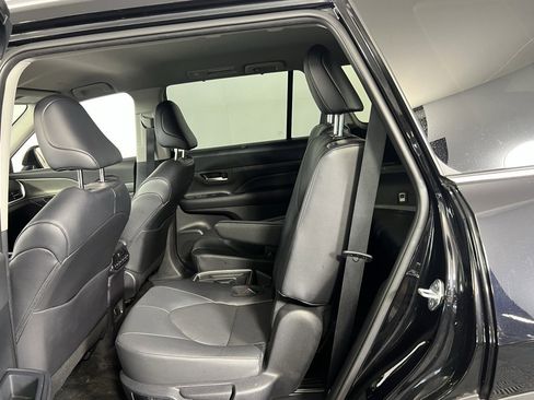 Used 2025 Toyota Grand Highlander AWD image 26