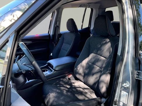 Used 2025 Honda Ridgeline Sport image 17