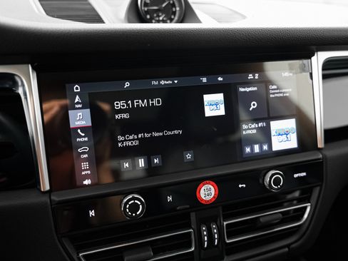 Certified 2024 Porsche Macan AWD/4WD image 22