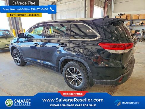Used 2017 Toyota Highlander XLE w/ Carpet Mat Package AWD/4WD image 3
