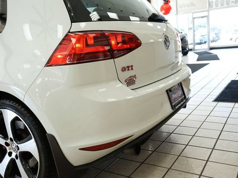 Used 2017 Volkswagen GTI SE FWD image 14
