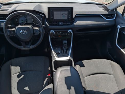 Used 2022 Toyota RAV4 XLE AWD/4WD image 10