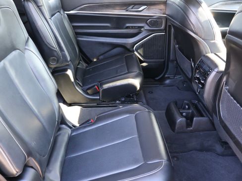 Used 2021 Jeep Grand Cherokee L Limited w/ Luxury Tech Group II image 14