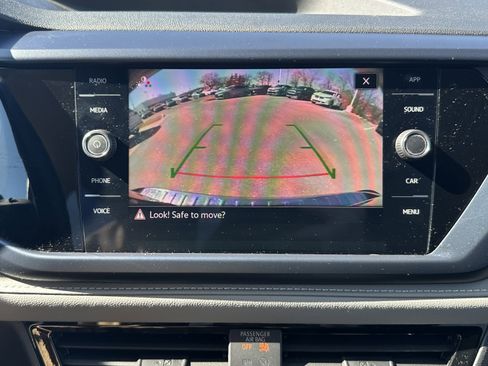 Used 2024 Volkswagen Taos SE w/ Panoramic Sunroof Package image 26