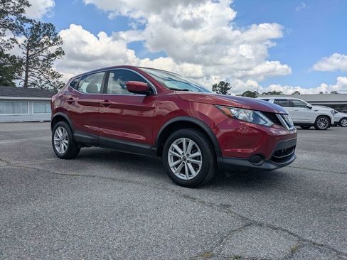 Used 2019 Nissan Rogue Sport S w/ Appearance Package AWD/4WD image 2