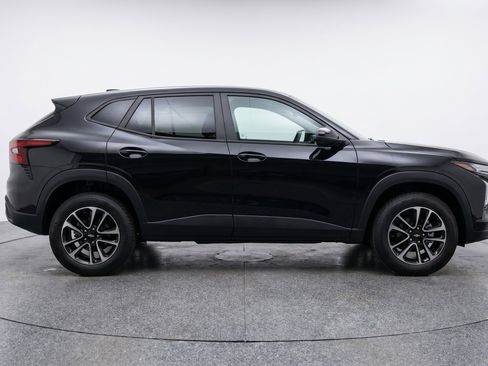 Used 2025 Chevrolet TrailBlazer LT w/ Driver Confidence Package AWD/4WD image 11