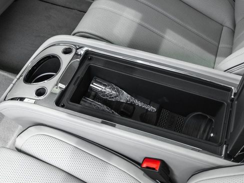 Used 2023 Bentley Bentayga Extended Wheelbase AWD/4WD image 26