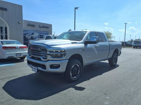 Used 2026 RAM 2500 Laramie AWD/4WD image 2
