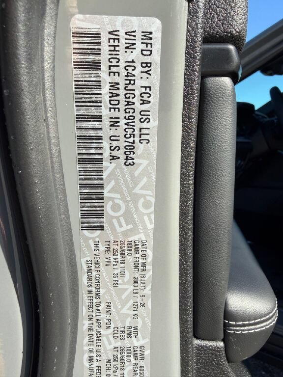 New 2027 Jeep Grand Cherokee Laredo RWD image 34