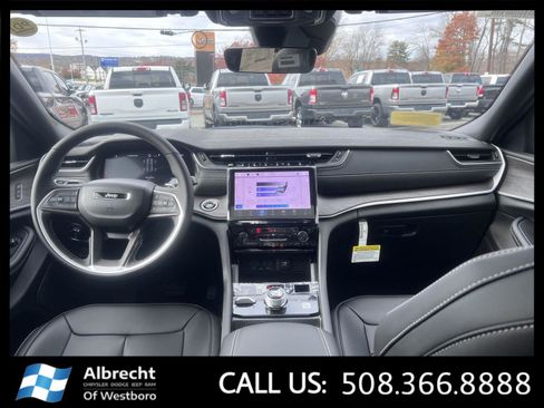 New 2025 Jeep Grand Cherokee Limited w/ Black Appearance Package image 18