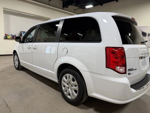Used 2018 Dodge Grand Caravan SE w/ UConnect Hands-Free Group image 20
