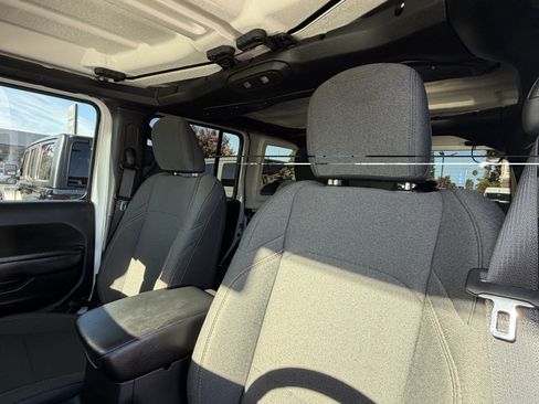Certified 2024 Jeep Wrangler Unlimited AWD/4WD image 22