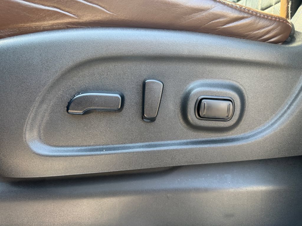 Used 2018 Nissan Titan Platinum Reserve AWD/4WD image 19