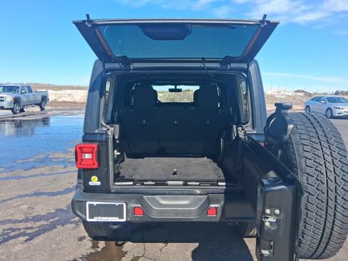 Used 2021 Jeep Wrangler Unlimited Sahara AWD/4WD image 13