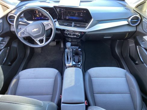 Used 2025 Chevrolet Trax LT w/ LT Convenience Package FWD image 50