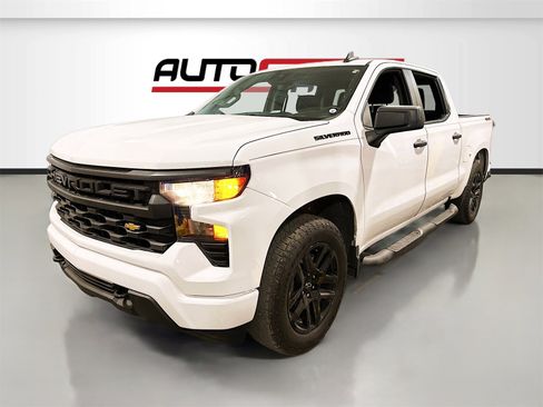 Used 2024 Chevrolet Silverado 1500 Custom w/ Turbomax Blackout Package image 3