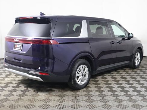 Used 2024 Kia Carnival LX image 10