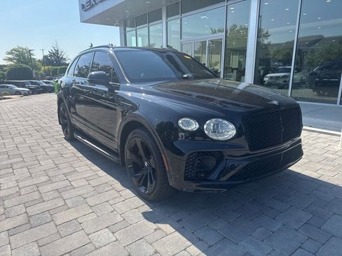 Used 2022 Bentley Bentayga image 2