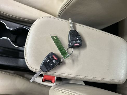 Used 2013 Chrysler 200 Limited FWD image 12