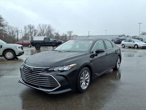 Certified 2021 Toyota Avalon XLE w/ Moonroof Package image 3